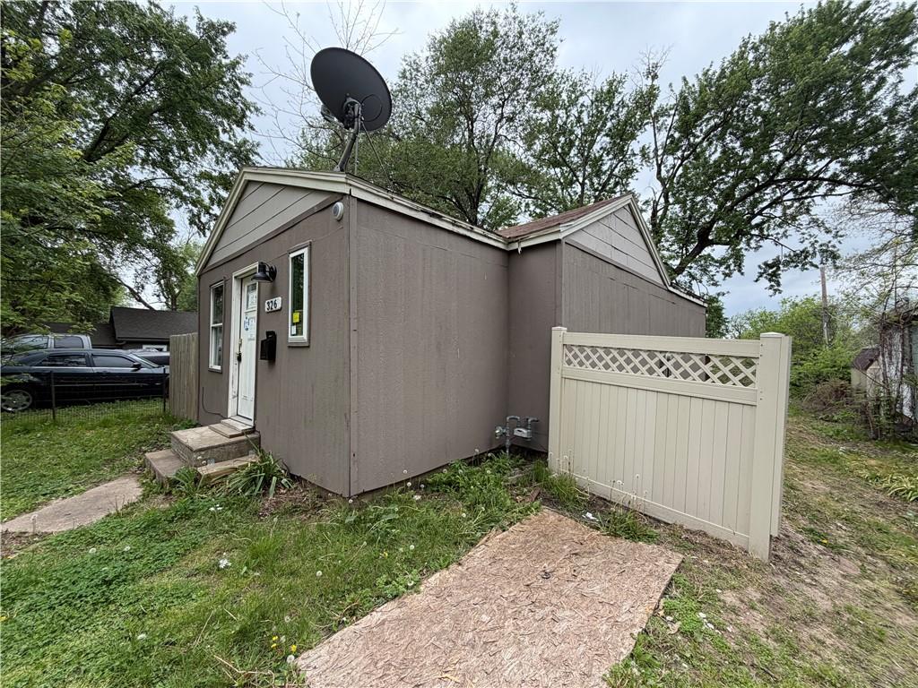 Photo 2 of 326 N Cedar Avenue
