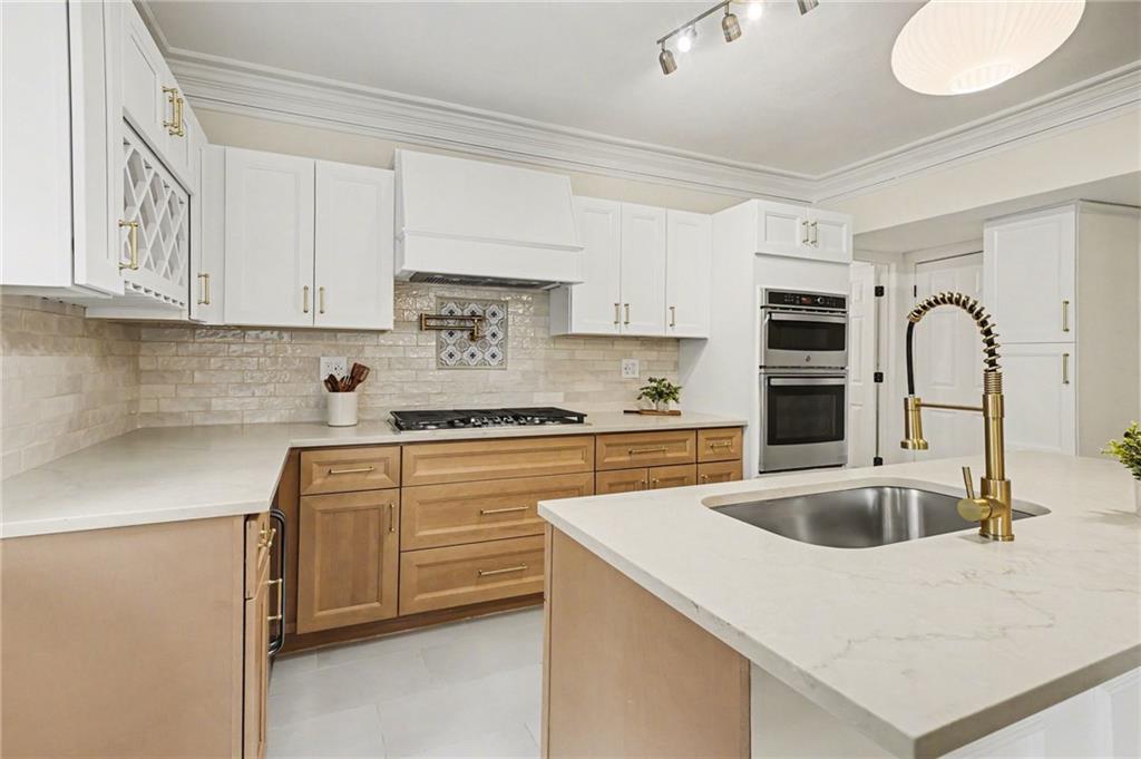 Photo 6 of 122 E 59th Street