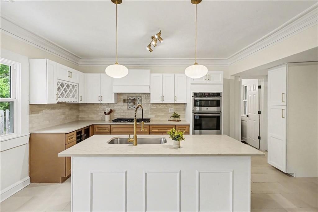 Photo 7 of 122 E 59th Street