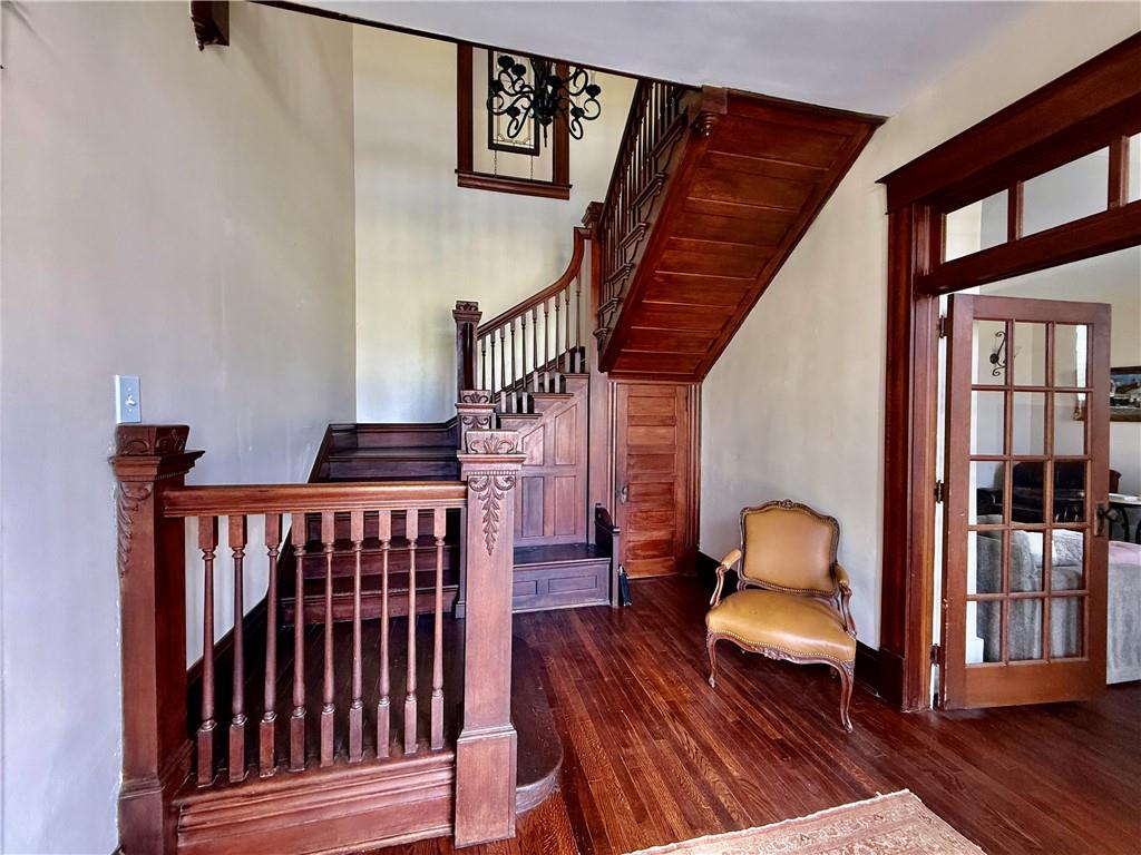Photo 3 of 121 W Royle Street