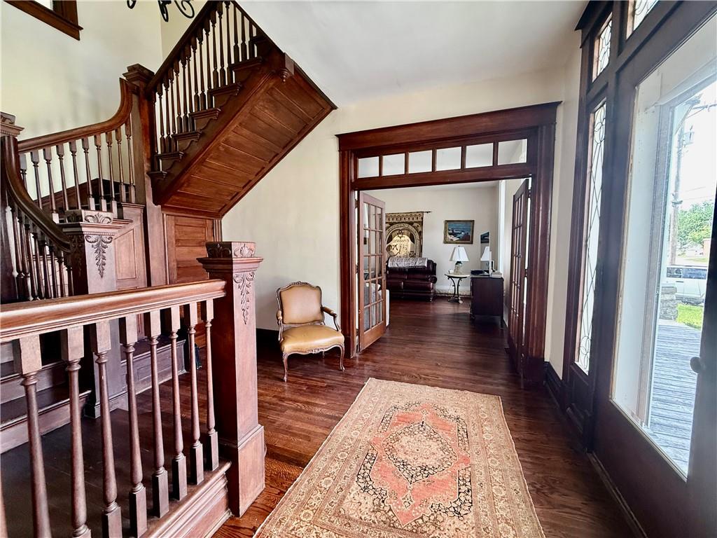 Photo 4 of 121 W Royle Street