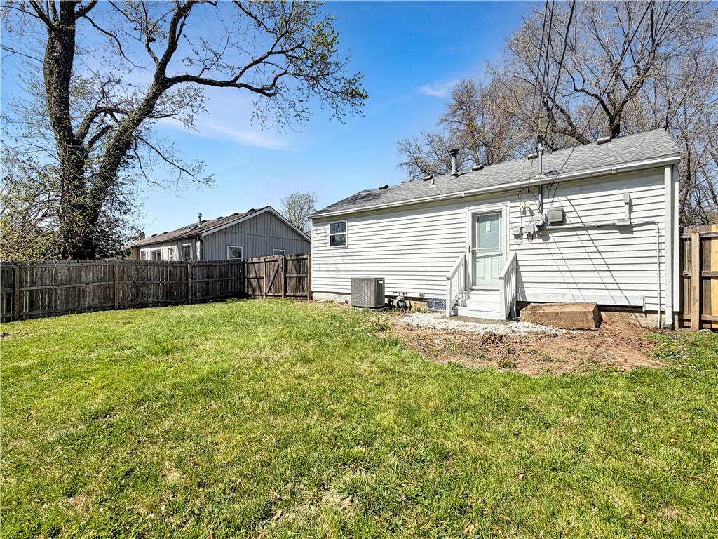 Photo 5 of 1005 NE 44th Street