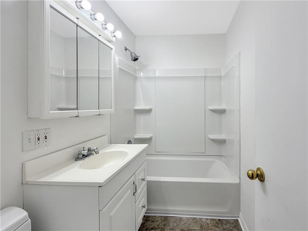 Photo 6 of 1005 NE 44th Street