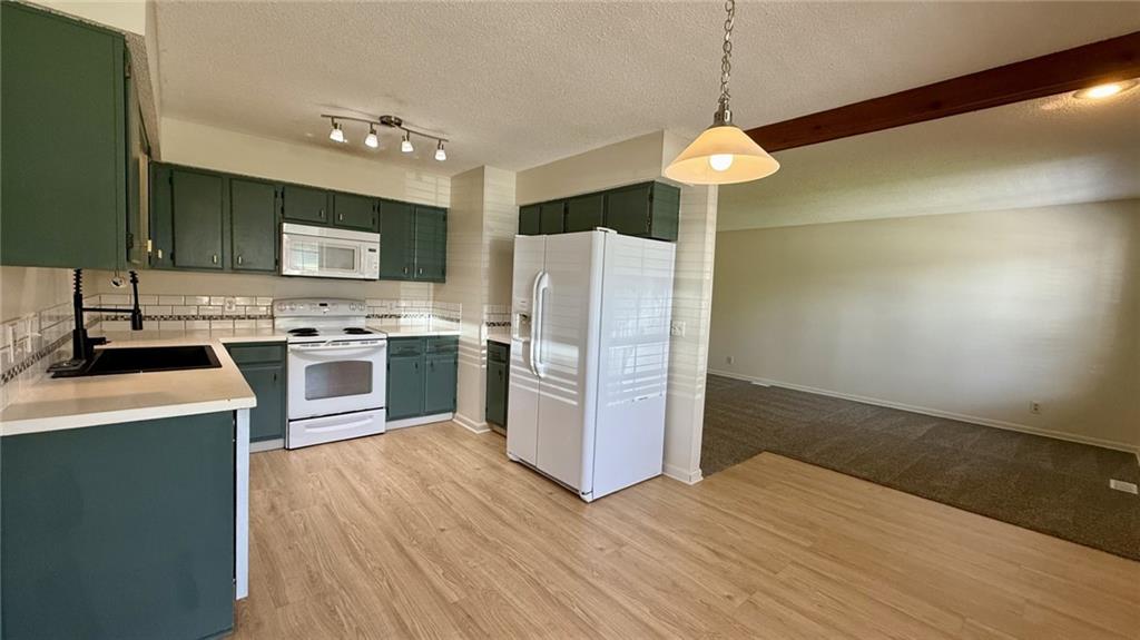 Photo 3 of 1806 Gates Drive W