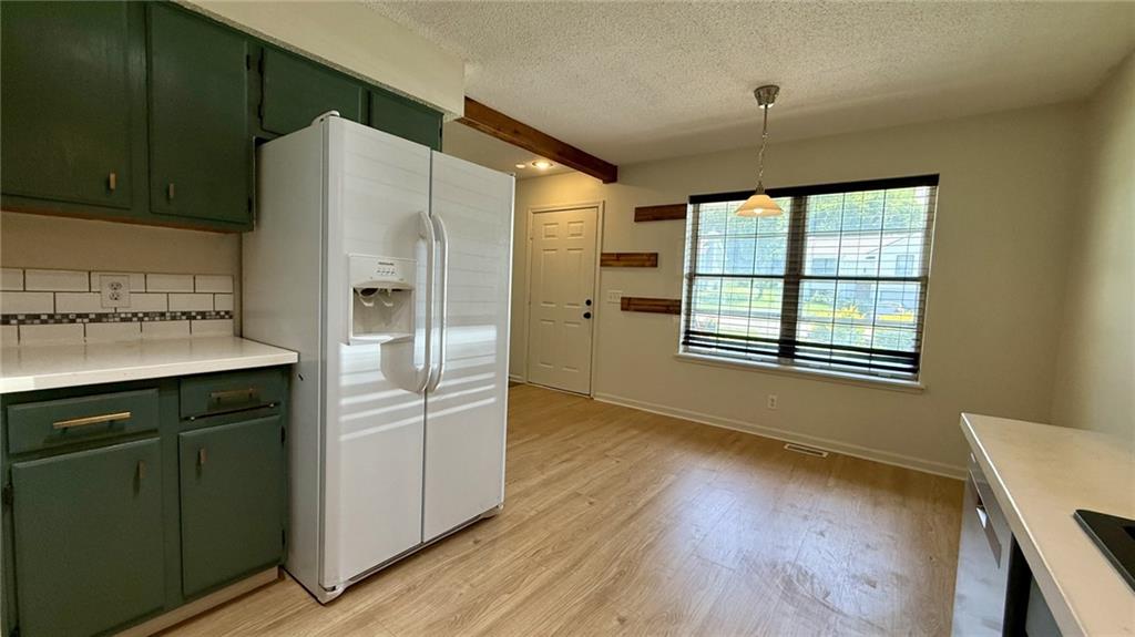 Photo 4 of 1806 Gates Drive W