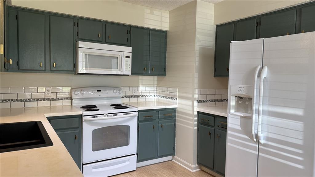 Photo 5 of 1806 Gates Drive W