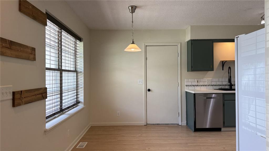 Photo 6 of 1806 Gates Drive W