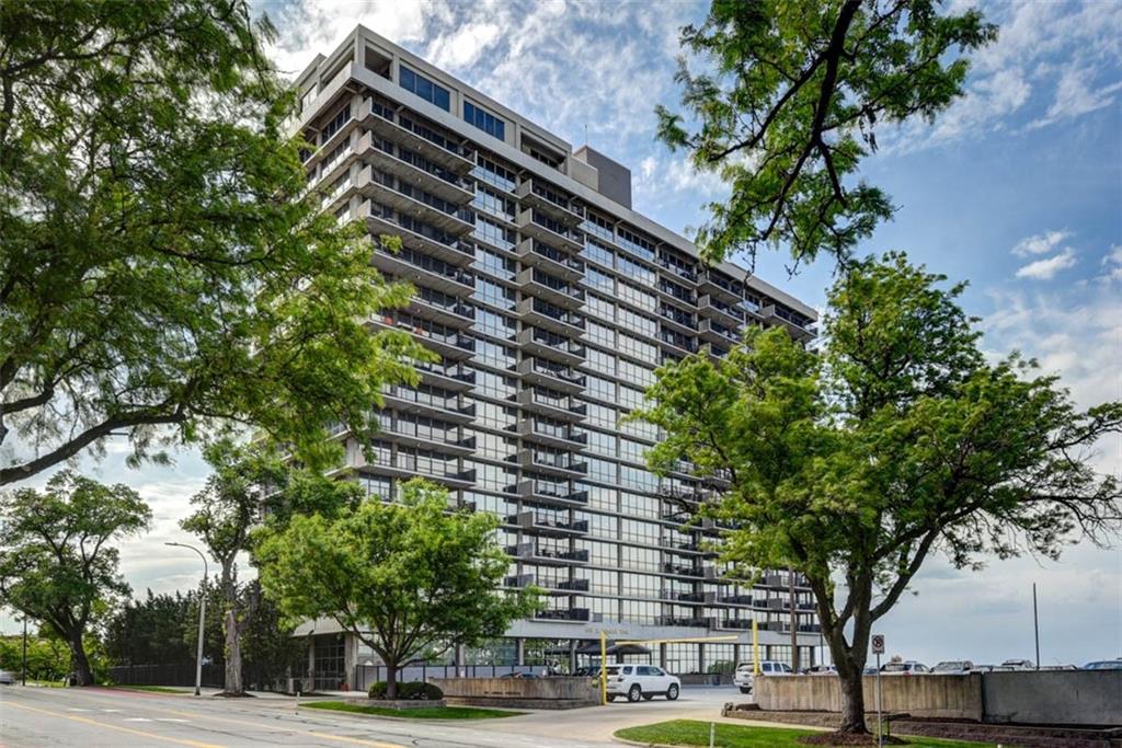 Photo 2 of 600 E Admiral Boulevard #305