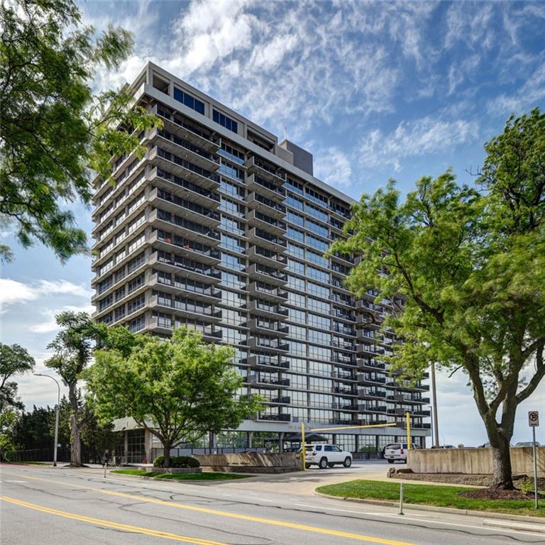 Photo 3 of 600 E Admiral Boulevard #305