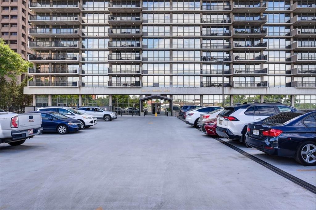 Photo 5 of 600 E Admiral Boulevard #305