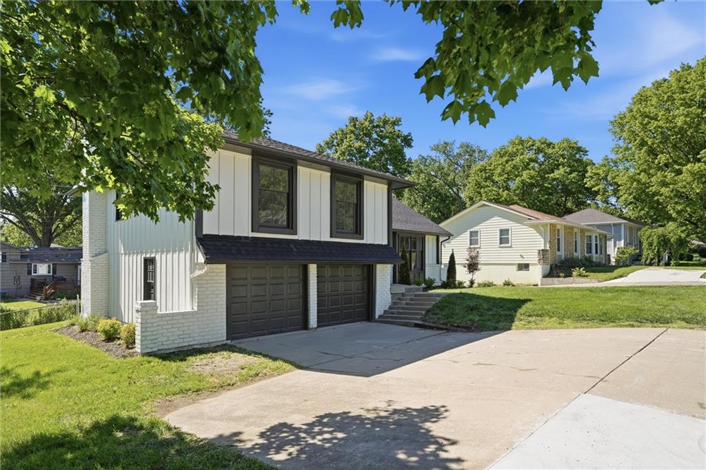 Photo 4 of 10200 Nall Avenue