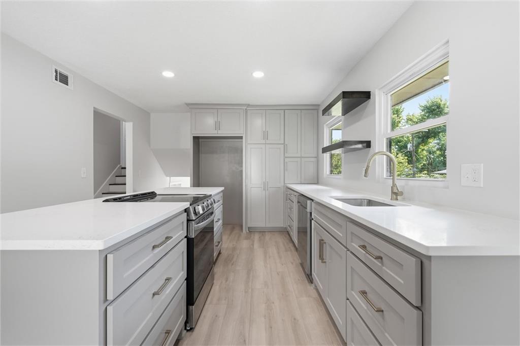 Photo 5 of 10200 Nall Avenue