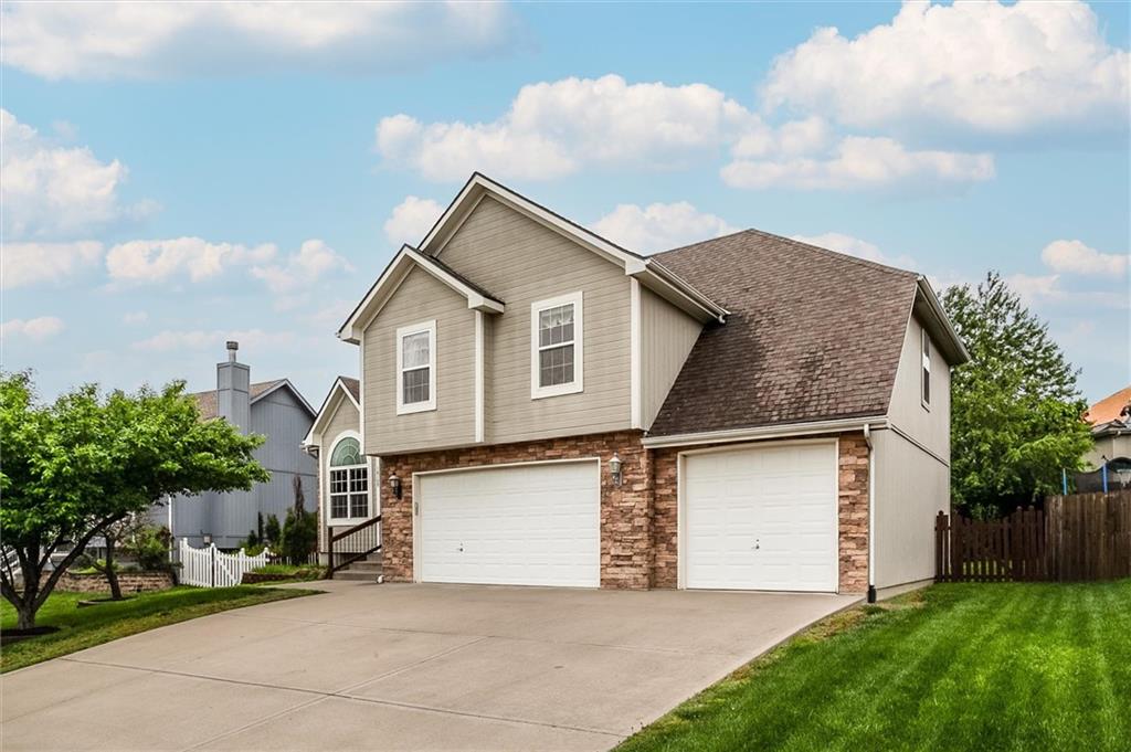 Photo 4 of 18109 Guinevere Court