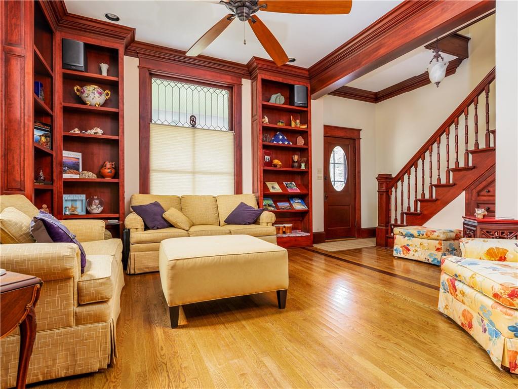 Photo 2 of 1704 SW Walnut Street