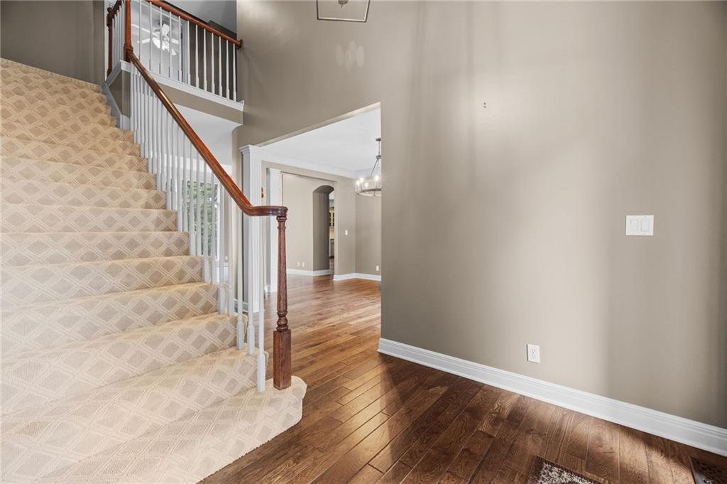 Photo 5 of 5812 MANOR Lane