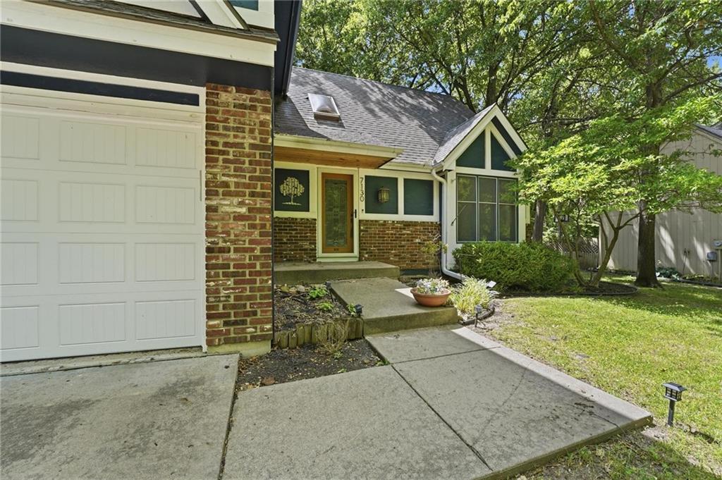 Photo 3 of 7130 N Woodland Avenue
