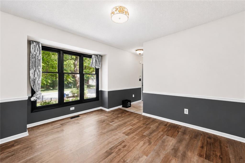 Photo 5 of 7130 N Woodland Avenue