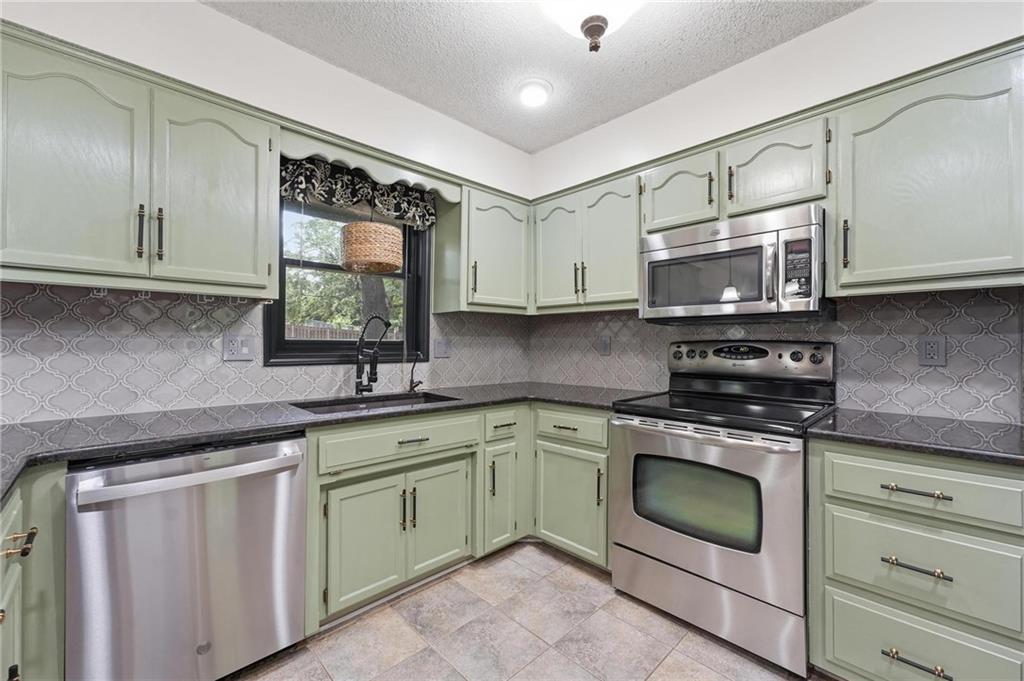 Photo 6 of 7130 N Woodland Avenue