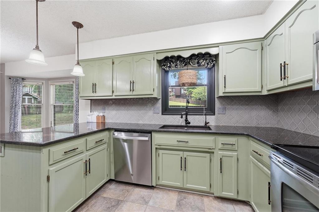Photo 7 of 7130 N Woodland Avenue