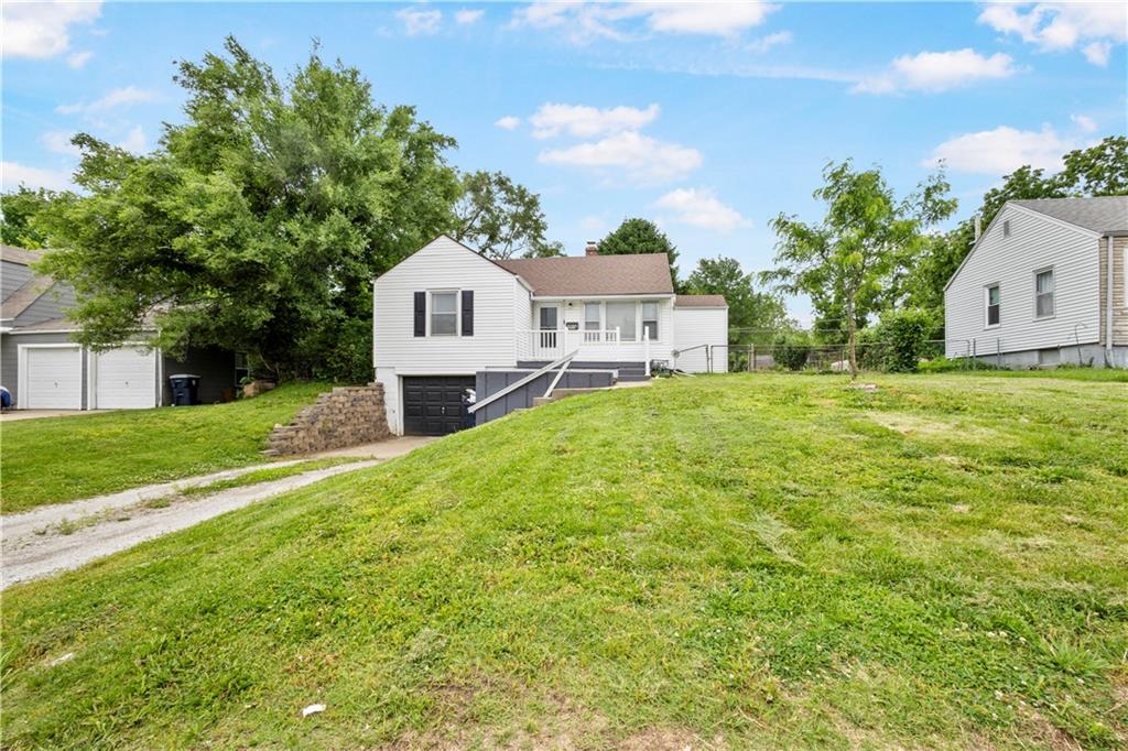 Photo 2 of 2816 NE 56th Street