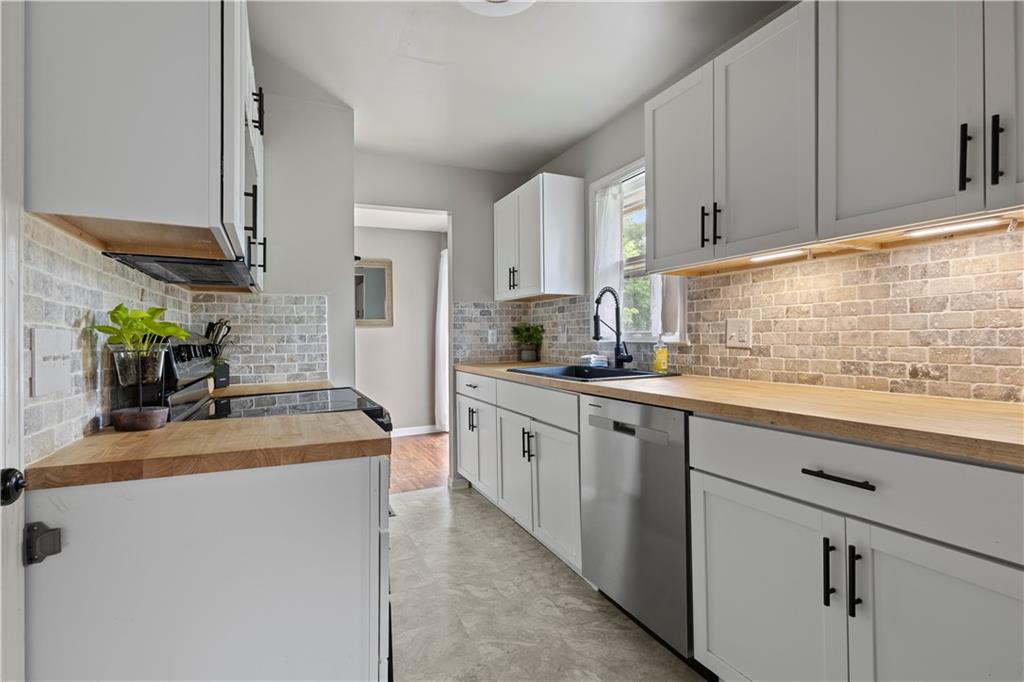Photo 5 of 2816 NE 56th Street