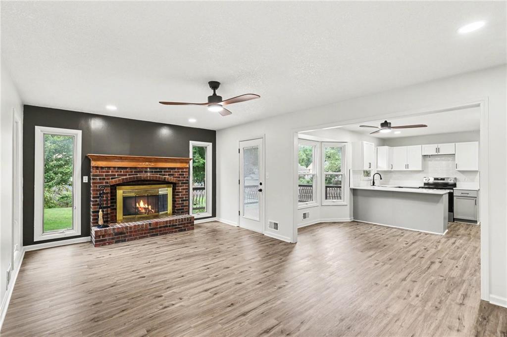 Photo 5 of 300 N Woodson Drive