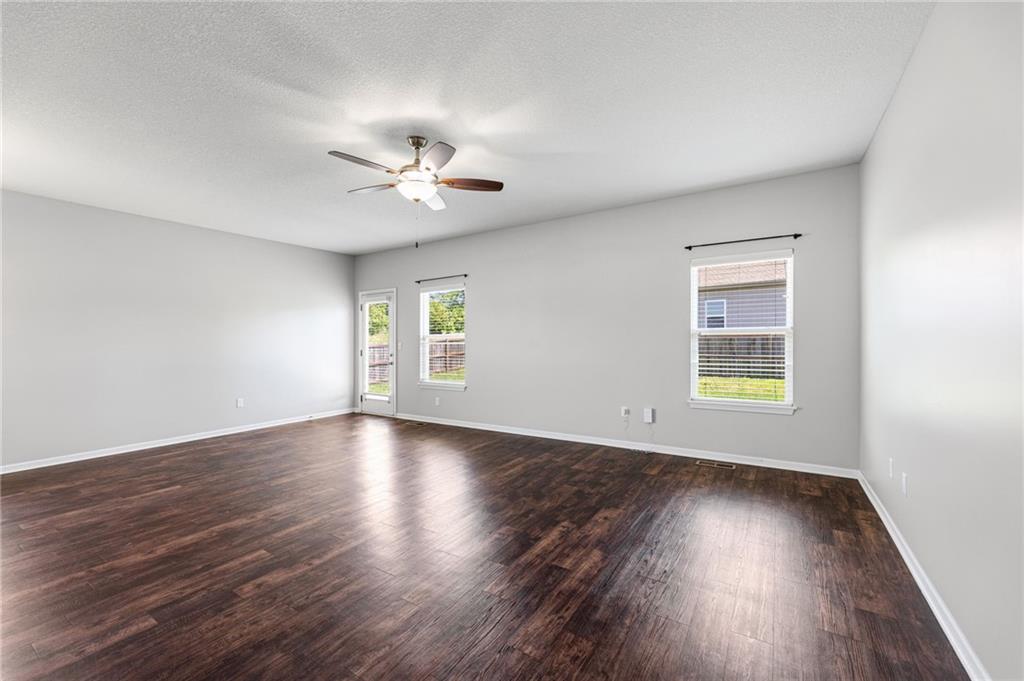 Photo 4 of 14229 S Landon Street