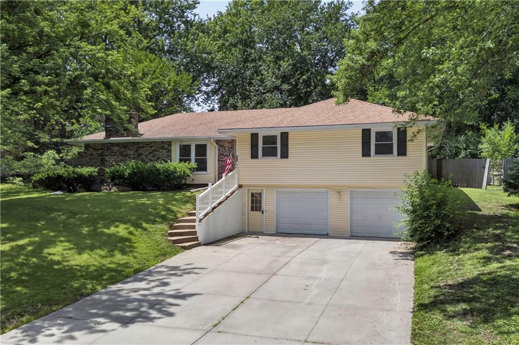 Photo 2 of 218 Oak Hill Street