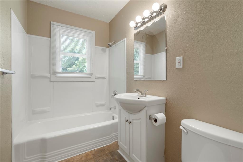 Photo 4 of 9714 DONNELLY Avenue