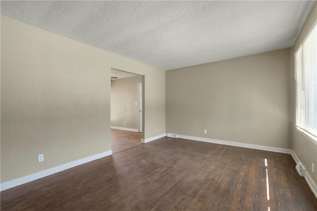Photo 5 of 9714 DONNELLY Avenue