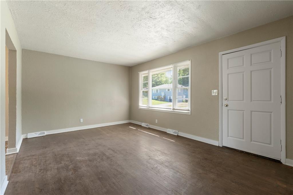 Photo 6 of 9714 DONNELLY Avenue