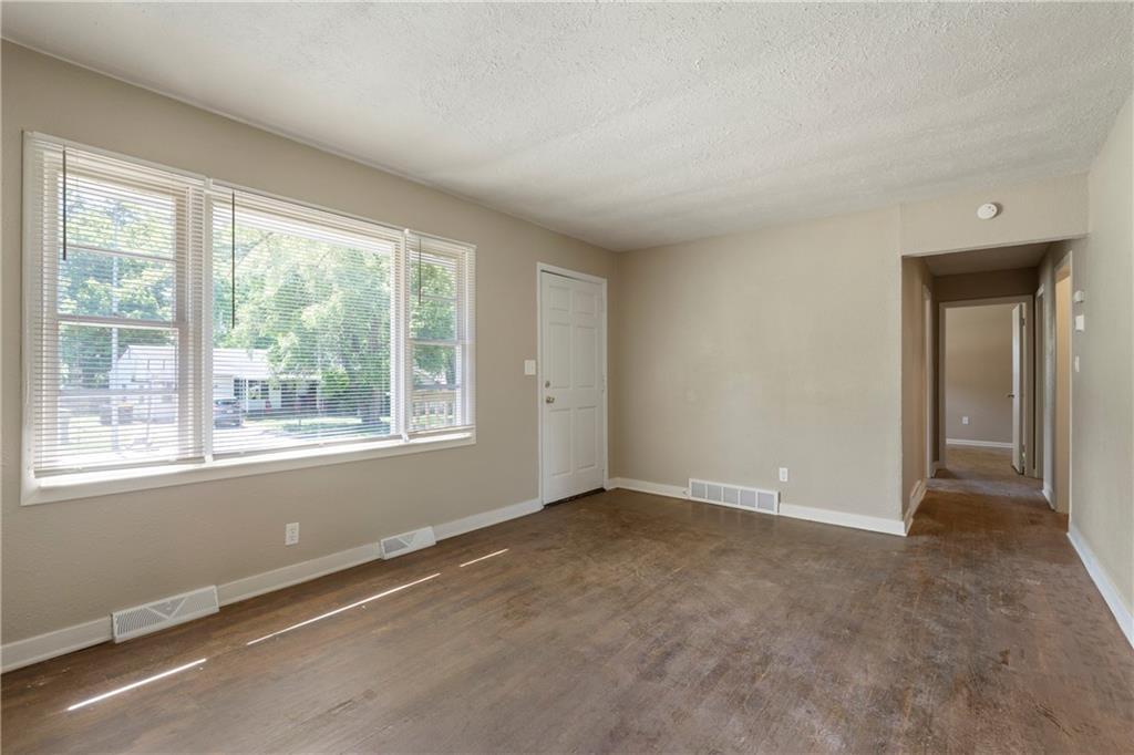 Photo 7 of 9714 DONNELLY Avenue