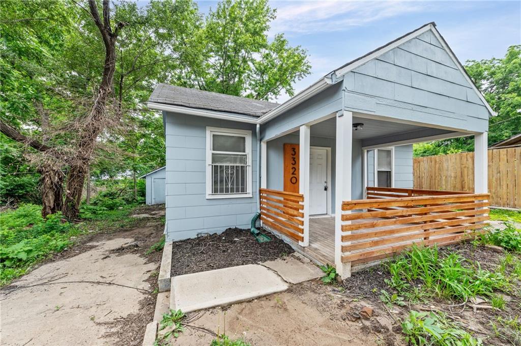 Photo 2 of 3320 Spruce Avenue