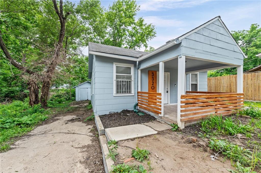 Photo 3 of 3320 Spruce Avenue