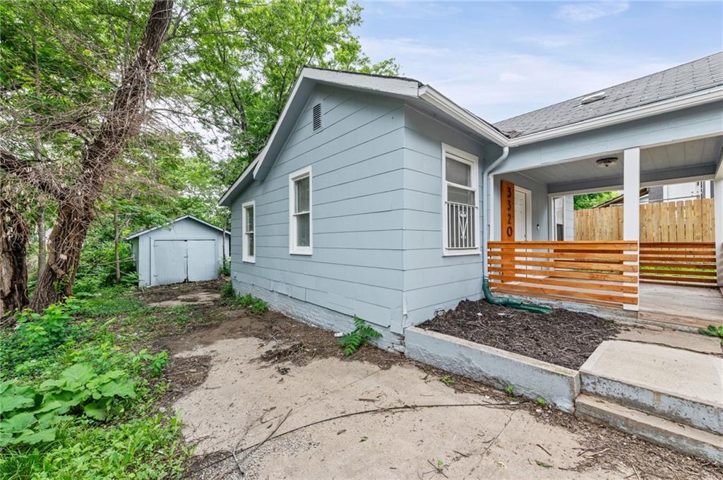Photo 4 of 3320 Spruce Avenue
