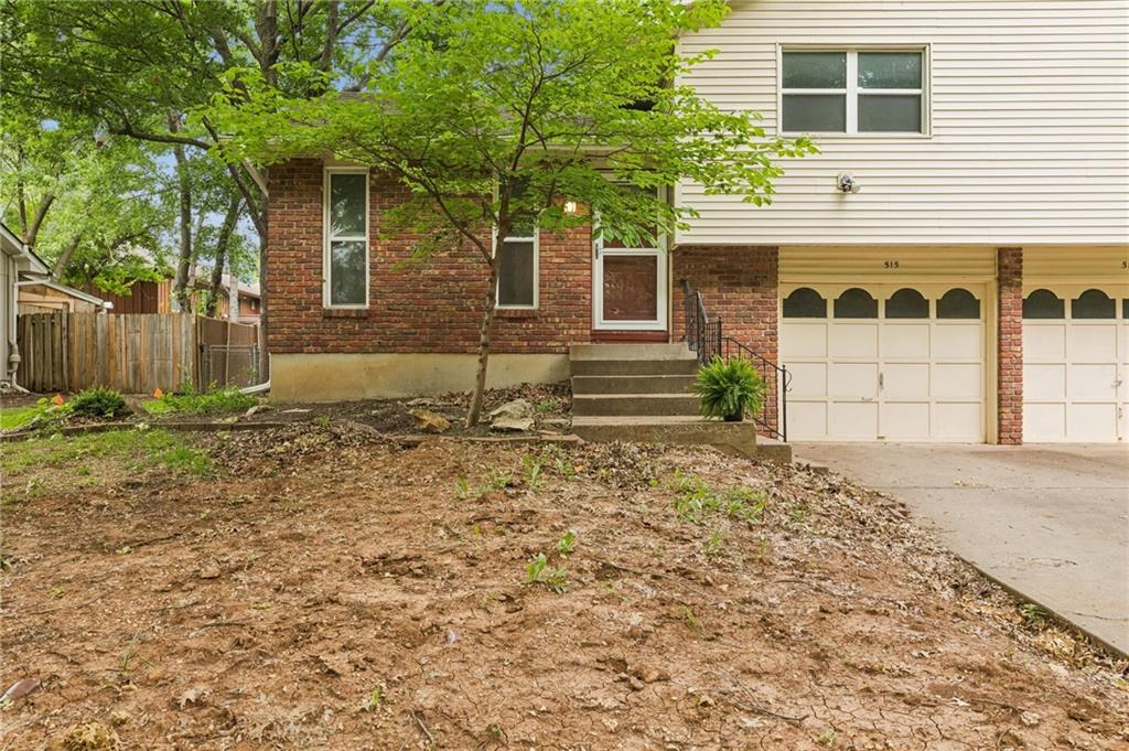 Photo 2 of 515 S Cardinal Drive