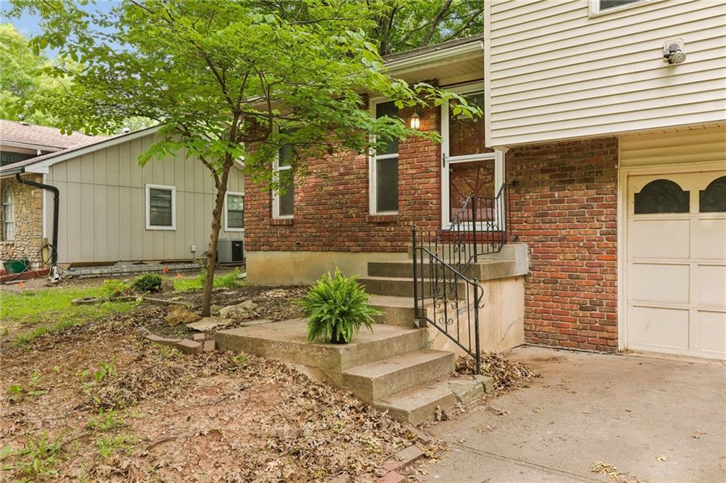 Photo 3 of 515 S Cardinal Drive