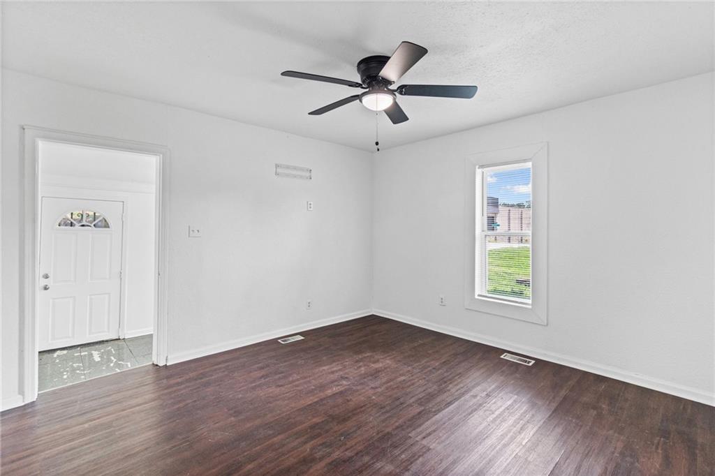 Photo 5 of 145 E Farmer Street