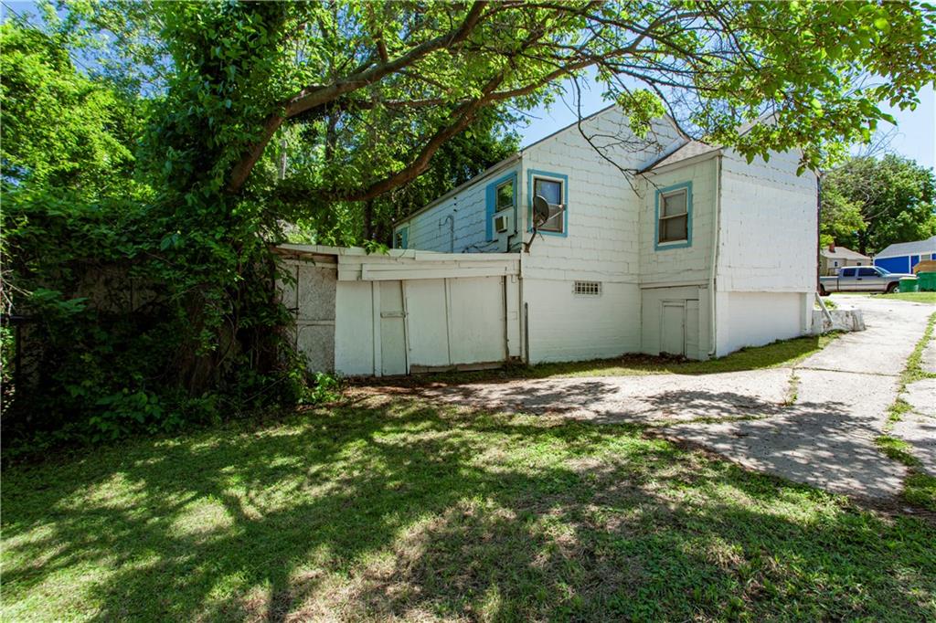 Photo 4 of 2520 Haskell Avenue