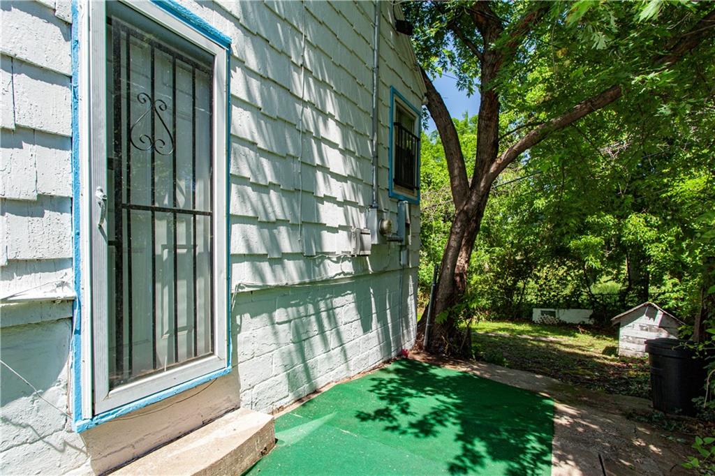 Photo 5 of 2520 Haskell Avenue