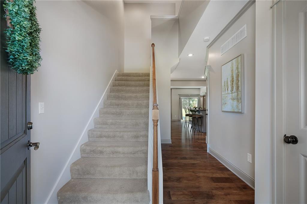 Photo 6 of 725 W Jefferson Street
