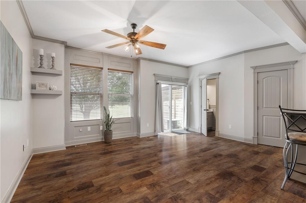 Photo 7 of 725 W Jefferson Street