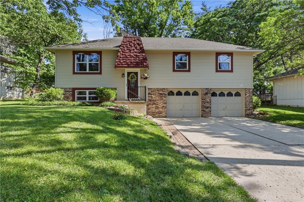 Photo of 201 SW Sandstone Drive