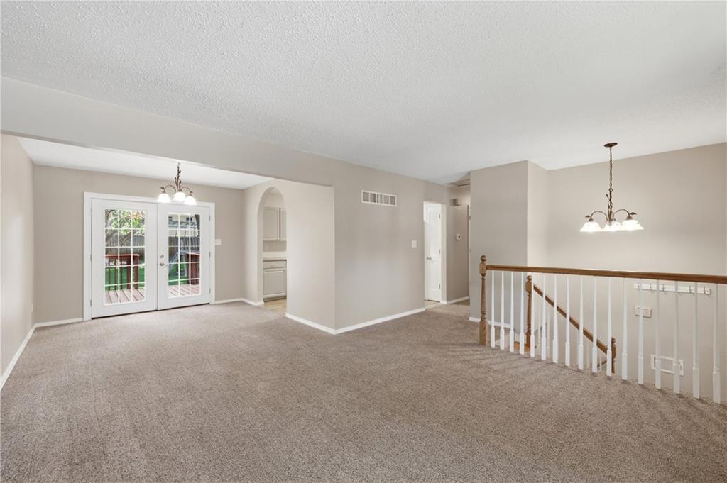 Photo 5 of 201 SW Sandstone Drive