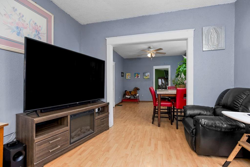 Photo 4 of 4614 E 10th Street