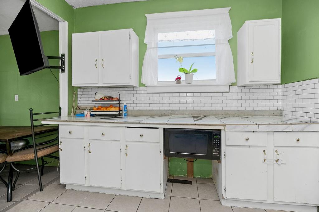 Photo 7 of 4614 E 10th Street