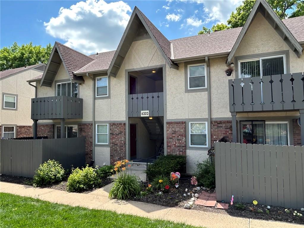 Photo of 6202 Robinson Street #3