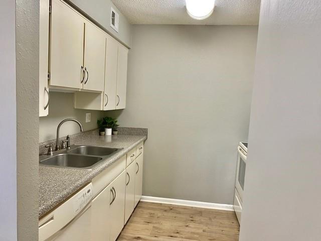 Photo 6 of 6202 Robinson Street #3