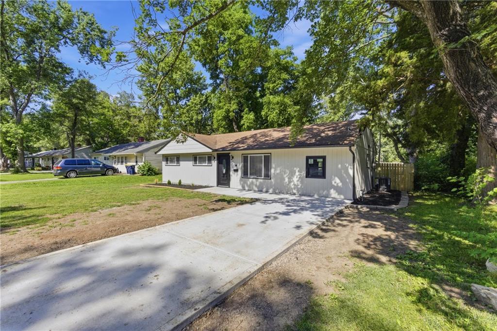 Photo 3 of 11310 CORRINGTON Avenue