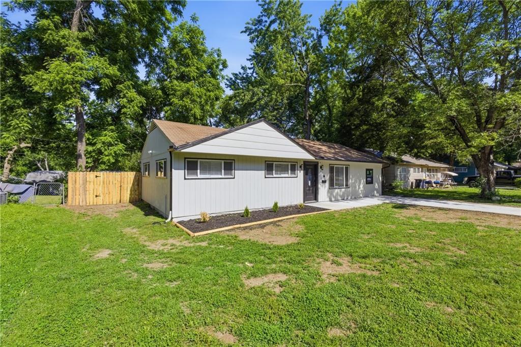 Photo 4 of 11310 CORRINGTON Avenue